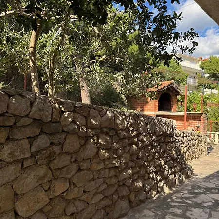 Jakov Apartmán *